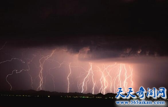 地球上的雷暴天气是怎样形成的？雷暴天气我们应该注意什么？