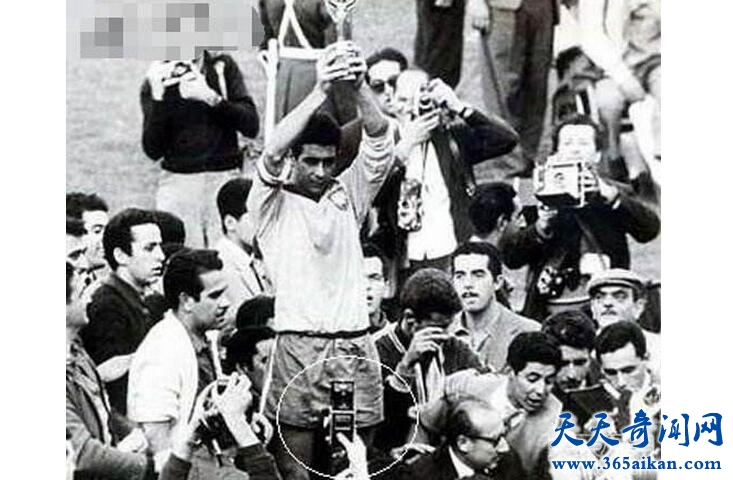 1962年世界杯上的拍照手机.jpg