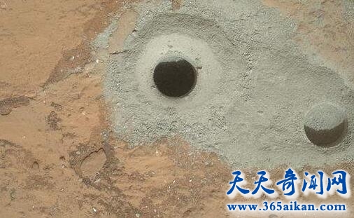 火星的表面发现一个巨大的洞口，下面可能存在火星生命！
