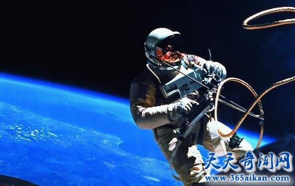 来自地球宇航员的尸体，有可能为没有生命的星球带来生命吗？