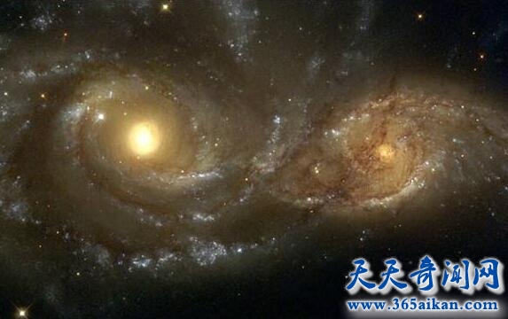 变化多端的宇宙，宇宙星系间的碰撞与融合！.jpg