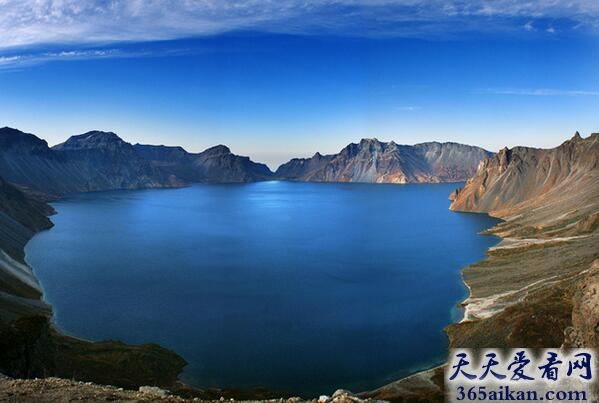 中国最高的火山口湖——长白山天池