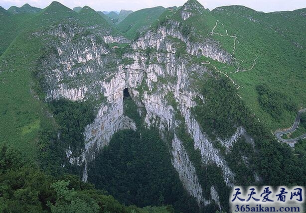 世界上最大的天坑群——乐业天坑群