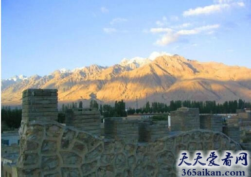 中国面积最大的县：若羌县