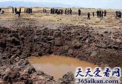 世界上最臭的陨石，陨石坠落秘鲁村庄发出恶臭村民呕吐头痛