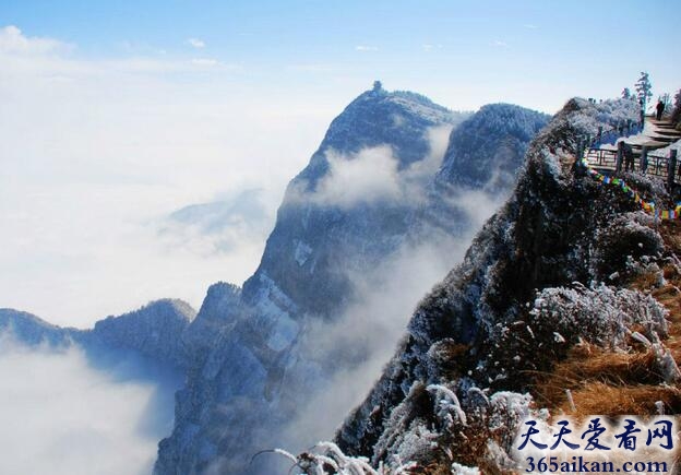 中国四川第一大名山：峨眉山
