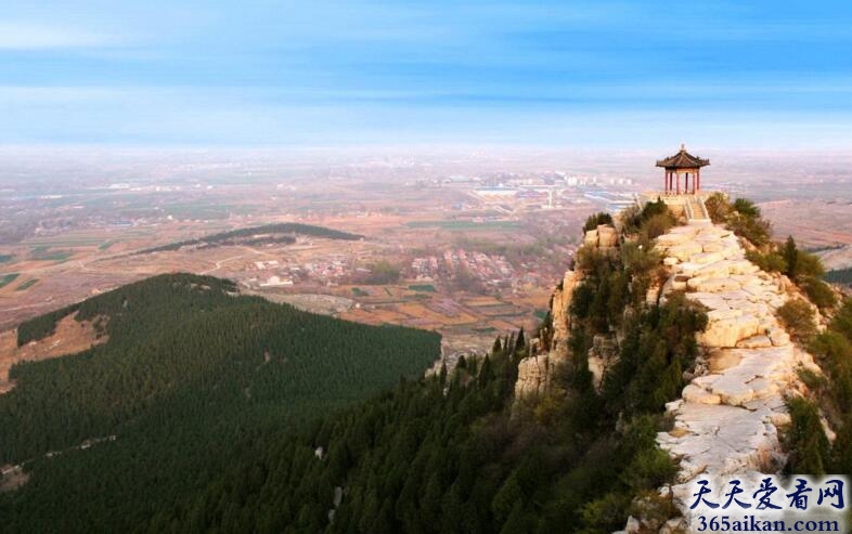探索山东旅游盛地，云门山的壮丽景象！