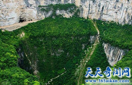 小寨天坑.jpg